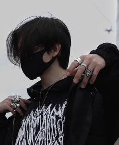 Eboy Hair, Emo Grunge Aesthetic, Emo Pfp Aesthetic, Kore Ulzzang, Aesthetic Emo, Emo Aesthetic, Grunge Guys, Grunge Boy