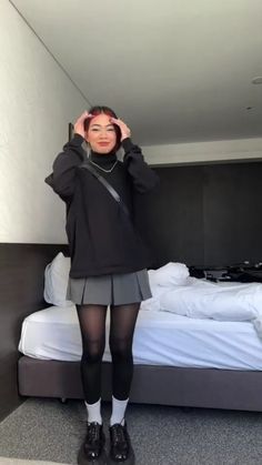 Winter Outfits With Tennis Skirt, Feminine Street Style Aesthetic, Outfit With Shorts Aesthetic, Skirt With Tights Outfit Summer, Grey Skirt Winter Outfit, Mini Skirt School Outfit, Shorts And Sweater Outfit Fall, How To Style Grey Skirt, Grey Short Skirt Outfit