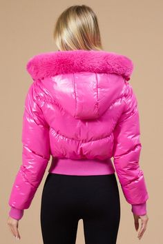 Stay warm while making a powerful fashion statement this winter with the Regina Pink Faux Fur Trim Shiny Puffer Jacket. This must-have outerwear piece features a long sleeve, rib knit hemline, shiny fabric, a fur trim hoodie, mock neck, removable hoodie, and a front pocket. Look stylish without compromising warmth! Pu Leggings, Leather Puffer Jacket, Chunky Ankle Boots, Outer Women, Shiny Fabric, Pink Faux Fur, Puffer Jacket Women, Trendy Street Style, Puffy Jacket