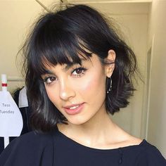 cute short hair style idea for brunette #shorthair #hairstyles Bobs Hairstyles, Short Brunette Hair, Kort Bob, Shot Hair, Short Bobs With Bangs, Long Bobs, Makeup Tip, Beautiful Haircuts, Bob Haircut With Bangs