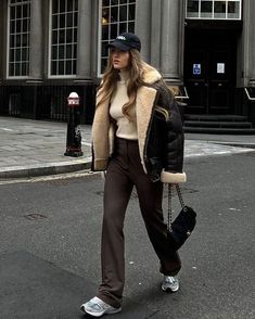 Shearling Jacket Outfit, Outfit Running, Outfit Brunch, Park Outfit, City Outfit, Errands Outfit, Shopping Queen, Streetwear Inspo