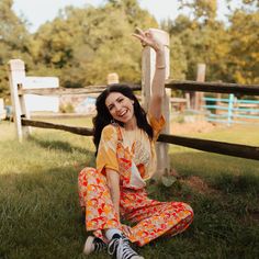 Printed on super soft unisex tees! Mustard bleach look Howdy spooky chicka! You need this tee! Mushroom Overalls, Howdy Pumpkin, Trippy Mushroom, Bleached Tees, Crochet Car, Corduroy Overalls, Bow Necklace, Skirt Jumpsuit, Kimono Jacket