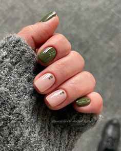 21 Shellac Nail Ideas That Slay: From Classic to Cool - 160grams more in telegram Autumn Nude Nails, Nails Invierno, Mom Nails, Kutek Disney, Minimal Nails Art, Nagellack Trends, Pumpkin Nails, Subtle Nails