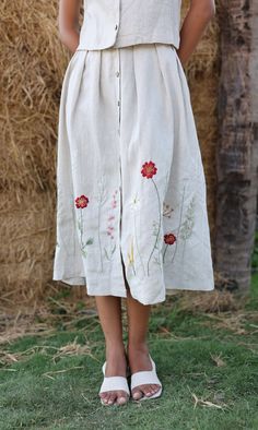 Comfy, lovely, elegant and one-of-a-kind, with totally hand-embroidered flowers, this handmade linen skirt is an ideal option to to create a beautiful linen set. 100% linen, custom made, available in over 60 colors! STYLE DETAILS - Unique, one-of-a-kind: The patterns are completely hand-embroidered, delicate and harmonious. - Pleated bottom - High waisted - Seam pockets - Standard hem length +/- 29,5 inches (57 cm) for the model's height of 5ft5. If you prefer a different length, please leave a Floral Embroidered Flared Dress, Traditional Pleated Skirt For Spring, Floral Embroidered Full Skirt For Summer, Floral Embroidered Full Skirt Bottoms, Spring Dress With Floral Embroidery And Flared Skirt, Spring Flared Dress With Floral Embroidery, Spring Floral Embroidered Flared Dress, Spring Floral Embroidered Flared Skirt Dress, Embroidered Full Skirt For Spring