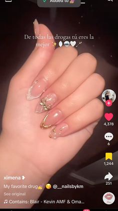 Bling Nails Almond, Gold Almond Nails, Buchona Nails, Girly Acrylic Nails, Simple Acrylic Nails, Short Square Acrylic Nails, Nail Tattoo, Acrylic Nails Coffin Short, Square Acrylic Nails