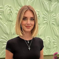 French Bob Fine Hair Blonde, Chiara Ferragni Short Hair, Mid Bob Hair, Collarbone Lob, Brunette Mid Length Hair, Japanese Short Hair, Summer Blonde Hair, Honey Brown Hair, Short Haircut Styles