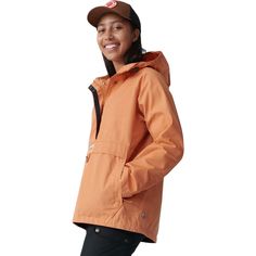 Weather in the shoulder seasons can change quickly, so we trust the Fjallraven Vardag Anorak Jacket for our daily adventures under uncertain skies. Adding more than just timeless anorak styling, this jacket also offers light weather resistance and comfort thanks to the G-1000 Eco fabric, providing some peace of mind when a fall breeze or spring shower interrupts our day out. Fjallraven Jacket, Womens Anorak Jacket, Fjallraven Women, Modern Desert, Womens Jackets Casual, Overalls Pants, Anorak Jacket, Warm Jacket, Parka Jacket