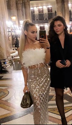 Glitz And Glam Party Dress, Sequin Theme Party Outfit, Formal After Party Outfit, Classy Sequin Outfit, Dubai Theme Party Outfit, Vogue Party Outfits, Glam And Glitz Outfit, Glitz Glam Outfit, New Year Eve Outfit Ideas