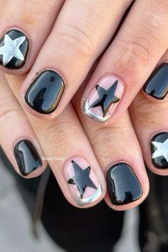 Silver Nails With Black Stars, Metallic And Black Nails, Cute Manicures For Short Nails, Pop Star Nails, Black Silver Star Nails, Nail Inspo Black And Silver, Short Nail Star Designs, Black Nails With Silver Stars, Black Simple Nail Designs