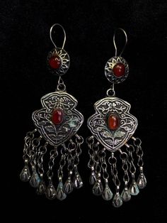 Handmade Vintage Old Silver Kochi Earrings It's Tribal Kochi Earrings With Red Agate Stone It's Totally Handmade EarringsMaterial SilverGemstone Agate Stone Vintage Earrings Silver, Carnelian Natural Stones Dangle Earrings, Carnelian Dangle Earrings With Natural Stones, Artisan Red Teardrop Earrings, Ornate Red Dangle Earrings, Red Sterling Silver Earrings With Natural Stones, Ornate Gemstone Dangle Earrings, Artisan Red Earrings With Natural Stones, Bohemian Carnelian Gemstone Earrings