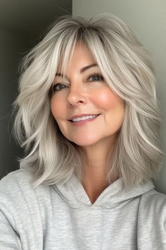 33 Amazing Shoulder-Length Hairstyles for Women Over 50 in 2024 – CreativeBooster Platinum Highlights, Sandy Blonde