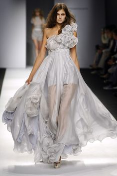 http://glamorouschiclife.tumblr.com Chiffon Dress Runway, Chiffon Runway, Cloud Dress, Chiffon Dresses, Dress Chiffon, Milan Fashion Weeks, Gowns Of Elegance