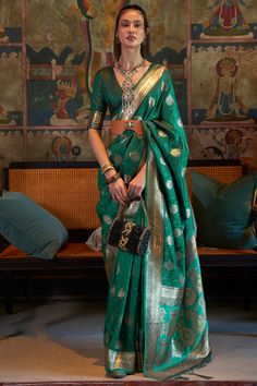 Reena Teal Green Art Silk Paisley Design Kanjeevaram One Minute Saree Gujarati Saree, Teal Green Blouse, Handloom Weaving, Weaving Designs, Green Saree, Art Silk Sarees, Trendy Sarees, Traditional Sarees, Satin Silk