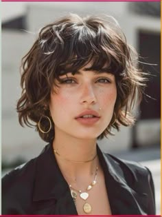 Womens Bob With Bangs, Short Hair Rectangle Face, Short Hair 2024, 70s Short Hair, Cool Short Hairstyles For Women, Haircut Ideas For Short Hair, 80s Short Hair, Cool Short Hair, Short Hair Women