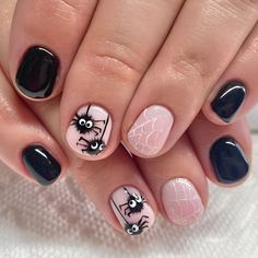 Gelmoment Manicure Ideas, Halloween Beach Nails, Cute Halloween Gel Nails, Halloween Gel Manicure Ideas, Halloween Gender Reveal Nails, Professional Halloween Nails, Halloween Nail Designs Short Square, Short Gel Nails Halloween, Spooky Halloween Nails 2023