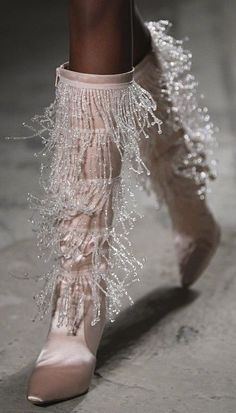 Runway Shoes, 2025 Fashion, Bruno Magli, Brian Atwood, Aesthetic Shoes, Vanessa Bruno, Dream Shoes, Fashion Details, Fashion Week Spring