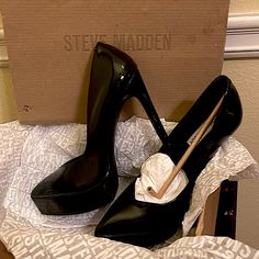 Black Shiny High Heels By Steve Madden Brand New In Box . Gorgeous With Jeans Or At Night Dressed Up Steve Madden Regal Black Patent, Closed Toe Black Heels, Heel Ideas, Sleepy Vibes, Cute Black Heels, Nice Heels, Y2k Heels, Platforms Shoes, Steve Madden High Heels