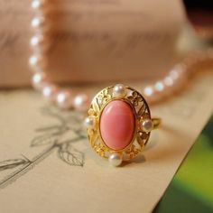 Stylish Pink Queen Conch Shell Pearls Ring Gold Vermeil - House Of Pearls Queen Conch Shell, Baroque Pearls Necklace, Pearl Jewelry Ring, Pearls Ring, Conch Pearl, Chic Rings, Pearl Rings, Gold Pearl Ring, Golden South Sea Pearls