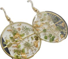 Botanical Style Gold Resin Jewelry, Botanical Style Green Flower Jewelry, Nature-inspired Round Pressed Flowers Earrings, Handmade Gold Botanical Earrings, Green Earrings With Pressed Flowers For Gift, Green Pressed Flowers Earrings For Gift, Gold Botanical Flower Earrings, Botanical Gold Flower Earrings, Green Birth Flower Drop Earrings