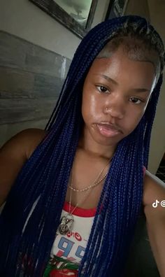 Blue And Black Braids With Curls, Navy Blue Natural Hair, Deep Blue Braids, Dark Blue Knotless Braids, Dark Blue Braids For Black Women, Blue Braids Black Women, Dark Blue Box Braids, Blue Hair On Brown Skin, Blue And Blonde Braids