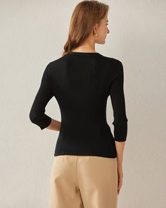 Type: Women's Sweater.Material: 100% A-Grade Wool. Features:Premium Cashmere Elegance: Expertly crafted from the finest cashmere, this base layer envelops you in pure luxury. Every thread speaks to our unwavering commitment to quality and opulence. Effortless Sophistication: The slim-fit design accentuates your curves, making it the perfect foundation for your outfit. Wear it under your favorite blouse, sweater, or blazer to add a touch of warmth and style to any ensemble. Second Skin Comfort: E How To Wash Silk, Cashmere Fabric, Cozy Scarf, Timeless Wardrobe Staples, Elegant Colors, Perfect Foundation, Loose Jeans, Oversized Style, Sweater Material