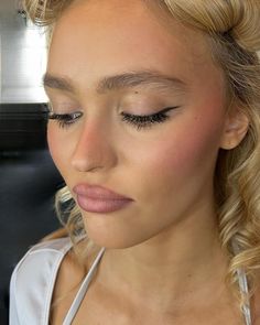 Jocelyn Makeup, Lily Rose Depp Makeup, Contemporary Makeup, Funky Makeup, Glow Hair, The Idol, Cute Makeup Looks, Lily Rose Depp, Makeup For Green Eyes