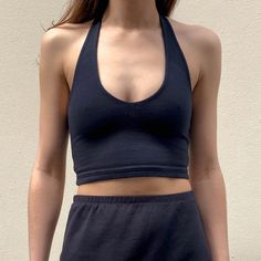 Price Firm Soft And Stretchy Cotton Halter With A Deep V-Neck Front, A Square-Cut Back And A Cropped Fit. Fabrics: 96% Cotton, 4% Elastane Made In: Europe Brandy Melville Halter Top, Chic Black V-neck Halter Top, Black Stretch Halter Top With V-neck, Black Stretch V-neck Halter Top, Fitted Black Halter Top, Casual Black V-neck Halter Top, Casual V-neck Halter Top, Casual Solid Color V-neck Halter Top, Fitted Black V-neck Halter Top