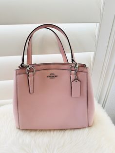 Coach F57847 Crossgrain Leather Minetta Crossbody Shoulder Bag - SV/Blush 2 $325. Color: Silver/Blush Magnetic snap; Adjustable strap; Detachable strap; Zipper; Inner dividers; Inner pockets; Stain-resistant; Key clip; 11.5" (L) x 9.5" (H) x 4 1/4" (Depth) Rainbow Fashion, Key Clip, Signature Canvas, Coach Purses, Pink Fashion, Crossbody Shoulder Bag, Coach Bags, Adjustable Straps, Blush