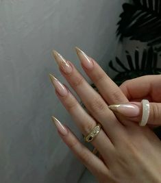 Classy Gel Nails, Nail Designs Trends, Fashionable Nails, Gold Acrylic Nails, Gel Toe Nails, Gel Toes, Hello Nails, New Nail Designs, Claw Nails