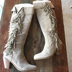 Nwt Sam Edelman Suede Fringe Louella Boots In "Putty" Grey Color, Size 7.5. Gorgeous Fringe Dashes Down The Side Of A Western-Cut Boot Shaped From Lusciously Soft Suede. Brand New, Never Worn, New In Box! These Will Come All Wrapped Up In Their Original Packaging. 2.5in Heel With A Partial Zip On The Side, Below The Knee. Feel Free To Ask Me Any Questions! Cream High Heel Suede Boots, Suede Fringe, Sam Edelman Shoes, Grey Color, Soft Suede, Sam Edelman, On The Side, The Knee, Gray Color