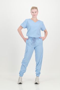 The Classic Scrub Top - the perfect blend of style and functionality. How does it fit Options for one top pocket or with additional two bottom pockets. The torso has small slits on either side of your hips, allowing for a comfortable fit. Flexi fabric that is soft, with a mild stretch. Scrubbies signature high V-neck collar. Model is wearing size XS: height 5’4 (164cm), weight 110lbs (50kg) Fit Scrubs, Blue Scrubs, Medical Scrubs, Scrub Sets, Scrub Pants, Scrub Tops, Neck Collar, Workout Tops, Sky Blue