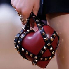 Valentino Resort, Baba Jaga, Lizzie Hearts, Catty Noir, Vogue Beauty, Estilo Punk, Red Aesthetic, Queen Of Hearts, Cute Bags