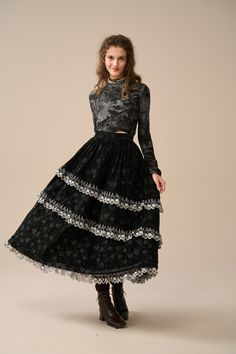 Step back in time with our Victorian Style Skirt, where every stitch reflects exceptional craftsmanship. Revel in the elegance of this skirt adorned with a graceful flare that flows seamlessly as you walk or dance, creating a captivating presence at the Renaissance Festival or any historical event.  You'll be pleased with these ruffles. Why not pair it with a simple, casual blouse and let this skirt be the focal point of your look. 【Fabric】 Plum/brown: 100%Linen, around 200g/gram. Medium weight. Wheat/Black: 100% Velvet 【Size】 *SIZE XS waist: 26"/ 65 cm *SIZE S waist: 27"/ 70 cm *SIZE M waist: 29/ 75 cm *SIZE L waist: 31.5" / 80 cm SIZE XL Waist: 33"/ 85cm SIZE XXL waist : 35" / 90 cm SIZE 3XL waist : 37" / 95 cm Fitted Lace Dress With Flared Skirt, Lace Full Skirt Dress With Lined Skirt, Fitted Long Petticoat With Lace Trim, Vintage Fitted Maxi Skirt For Party, Fitted Vintage Maxi Skirt For Party, Vintage Lace Victorian Dress For Costume Party, Long Lace Dress With Ruffled Skirt, Black Lace Skirt For Costume Party, Tiered Lace Skirt For Festival