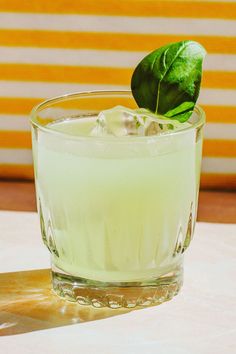 11 Vodka Cocktails to Try Right Now Twist Recipes, Cucumber Gimlet, Vodka Gimlet, Cucumber Basil, Gimlet Recipe, Gimlet Cocktail, Lime Lemonade, Recipes Drinks, Vodka Cocktails Recipes