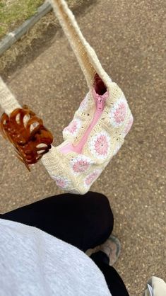 Pink And White Crochet Bag, Crochet Pink Bag, Crochet Bag Outfit, Crochet Bags Aesthetic, Aesthetic Crochet Bag, Crochet Bag Aesthetic, Pink Crochet Bag, Crochet Hook Bag, Crochet Summer Bag