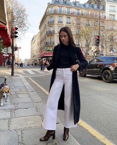 40+ Classy White Jeans Outfits For Ladies [2024]: What To Wear With White Jeans Off White Jeans Outfit, White Jeans Outfit Aesthetic, White Wide Leg Jeans Outfit, Dark Blue Jeans Outfit