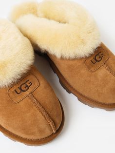 DESCRIPTION:Soft sheepskin slipper with a Treadlite outsole.FEATURES:Slipper17mm Twinface Sheepskin Upper17mm Sheepskin InsoleTreadlite by UGG™ Outsole for ComfortPolyester Binding or Textile Binding Made from 100% Recycled PolyesterSuede Label w/ Embossed UGG® LogoContains Real Fur from Sheep or Lamb Coquette Slippers, Ugg Coquette Slippers, Ugg Slipper, Ugg Coquette, Sheepskin Slippers, Ugg Slippers, Elegant Shoes, Saint Bernard, Real Fur