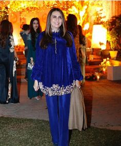 Velvet Kurti Design, Kurti Design Ideas, Velvet Gowns, Velvet Dresses Outfit, Velvet Kurti, Gown Designs, Gaun Fashion