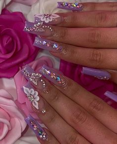 Acrylic Nails Sweet 16, Lilac Nails For Quinceanera, Purple Nails For Quinceanera, Quince Nails Purple And Gold, Quince Theme Ideas Purple, Lilac Purple Quinceanera Nails, Xv Nails Purple, Purple Rapunzel Nails, Light Purple Quinceanera Nails