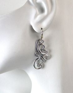 Jewelry Tutorials Free, Wire Jewelry Earrings, Wire Jewelery, Wire Wrap Jewelry Designs, Aluminum Jewelry, Wire Jewelry Tutorial, Wire Jewelry Designs, Jewelry Knots, Silver Jewelry Design