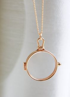 Vision Locket, carrying your most precious things close to the heart every day. Our fresh take on the popular Victorian-era hair preserving lockets. Open for pre-orders now in 14k solid gold and 18k gold vermeil. This is a made to order piece, will take two weeks to make. Don't worry, we will keep you in the loop before we ship out. Necklace length: 60 cm / 23.6 inches Available in 18k gold vermeil, 14k solid gold, 18k solid gold Elegant Round Everyday Necklaces, Minimalist Rose Gold Locket Jewelry, Minimalist Gold Jewelry For Personal Use, Interchangeable Yellow Gold Jewelry Gift, Round Locket Jewelry For Personal Use, Timeless Everyday Locket Jewelry, Gold Interchangeable Jewelry, Clear Locket Necklace, Ship Necklace