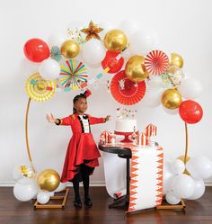 No circus-themed party is complete without these Carnival Tent Treat Boxes. These paper favor boxes are designed to look like a red and white striped carnival tent and have a matching lid with scalloped gold foil edges. These treat boxes are super roomy, like a real circus tent, making them easy to fill with toys, candy, temporary tattoos, or sticker sheets for a carnival-themed birthday party or circus baby shower. So let kids bring part of your greatest show on Earth home with these easy-to-bu Carnival Cupcakes, Carnival Tent, Circus Party Decorations, Carnival Cakes, Carnival Tickets, Theme Carnaval, Carnival Birthday Party Theme, Paper Fan Decorations, Circus Carnival Party