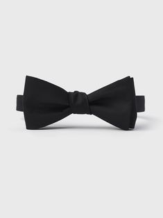 Like Paul McCartney, Coca Cola or Oprah, this bow tie is an icon in its field. There's simply nothing more timeless, which is probably why it's one of our most popular styles. 100% silk satin Pre-tied with adjustable strap Butterfly Bowtie, Black Tie Wedding Attire, Black Tie Optional Wedding, Black Tie Outfits, Blue Tux, Black Tie Dress Code, Black Tie Optional, Black Tie Attire, Black Patent Leather Shoes