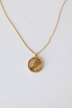 mode, sunny pendant necklace Formal Brass Pendant Chain Necklace, Gold Pendant Necklace, Symbolic Style, Gold Bohemian Pendant Chain Necklace, Luxury Brass Necklace With Round Pendant, Luxury Brass Pendant Chain Necklace, Layered Look, Spring Rings, Fashion Advice, Sunnies