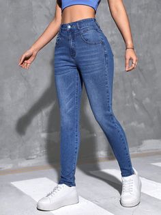 Chic Denim Jeans Jackets: Outfit Ideas and Styling Tips. Trendy Denim Jeans Fashion for Ladies Denim Jeans Outfit Ideas, Jeans Outfit Ideas, Denim Jeans Outfit, Mc Kevin, Flare Denim Jeans