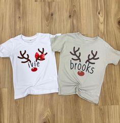 Christmas Time! The cutest Reindeer tee for your kiddo! The main photo is a cream/natural color Bella & Canvas Tee and our super soft white sublimation tee. The tan tee will produce a slightly vintage look. The white tee will produce a more vibrant print. Please specify the name you would like printed onto the tee (one name only) and if you would like a bow, or not. Example:  brooks - no bow OR ivie - with bow ►SUBLIMATION PRINTING:  This is the best option for everyone!  This print technique results in vibrant, durable designs by actually penetrating the fibers of the tee. The end result is a high quality ,super soft print that will last a long time! ►SHIPPING: We ship most of orders in 1-3 business days. Please note that the personalized items need more production time (1-3 business days Rudolph Shirt, Girls Christmas Shirts, Toddler Christmas Outfit, Reindeer Shirt, Christmas Toddler, Shirt Diy, Toddler Christmas, Bella Canvas Tees, Diy Shirt