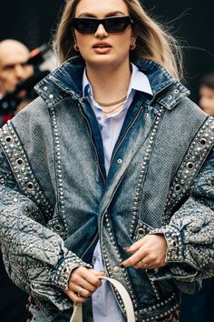 Custom Jean Jacket Ideas, Ancient Futurism, Beaded Clothes, Ladies Denim Jacket, Custom Jean Jacket, Denim Street Style, Cool Coats, Denim And Diamonds, Romee Strijd