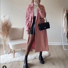 Coat Made Of Wool Blend Fabric. Lapel Collar And Long Sleeves. Flap Pockets At Front. Back Vent. Front Double Breasted Button Closure. Pink Coat Outfit Winter, Pink Coat Outfit, Vinter Mode Outfits, Outfits For Winter, Winter Coat Outfits, Pink Trench Coat, Winter Fashion Outfits Casual, Winter Ideas, Pink Coat