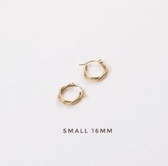 Looking for the minimalist hypoallergenic twist hoops that can be wear to sleep and shower without tarnishing? Look no further! Our best selling 18K Gold Plated Minimalist Twist Hoop Earrings that are available in color Gold and Silver, pick from 16mm, 20mm and 30mm inner diameter that will suit for all kinds of looks whether for a simplistic one or a statement look. These minimalist twist hoops are never goes out of style, you can match them anyway you like, perfect to any outfit, and suitable Twist Hoop Earrings, Clean Sterling Silver, Earrings Minimalist, Large Earrings, Jewelry Cleaner, Bridesmaid Earrings, Gold Platinum, Minimalist Earrings, Gold And Silver