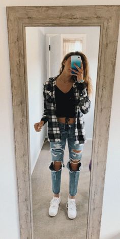 High Waist Ripped Jeans For Everyday, High Waist Ripped Jeans In Medium Wash, Mid-rise Ripped Flare Jeans For Fall, Cute Outfits For School Ripped Jeans, Fall High Rise Ripped Jeans, Cute Flannel Outfits, Fall Picture Outfits, White Shorts Outfit, Picture Day Outfits